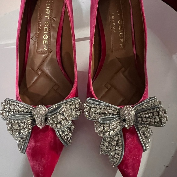 Fall ready! Gorgeous! 💕New Kurt Geiger pink velvet “Belgravia” bow pumps heel! - Picture 7 of 12